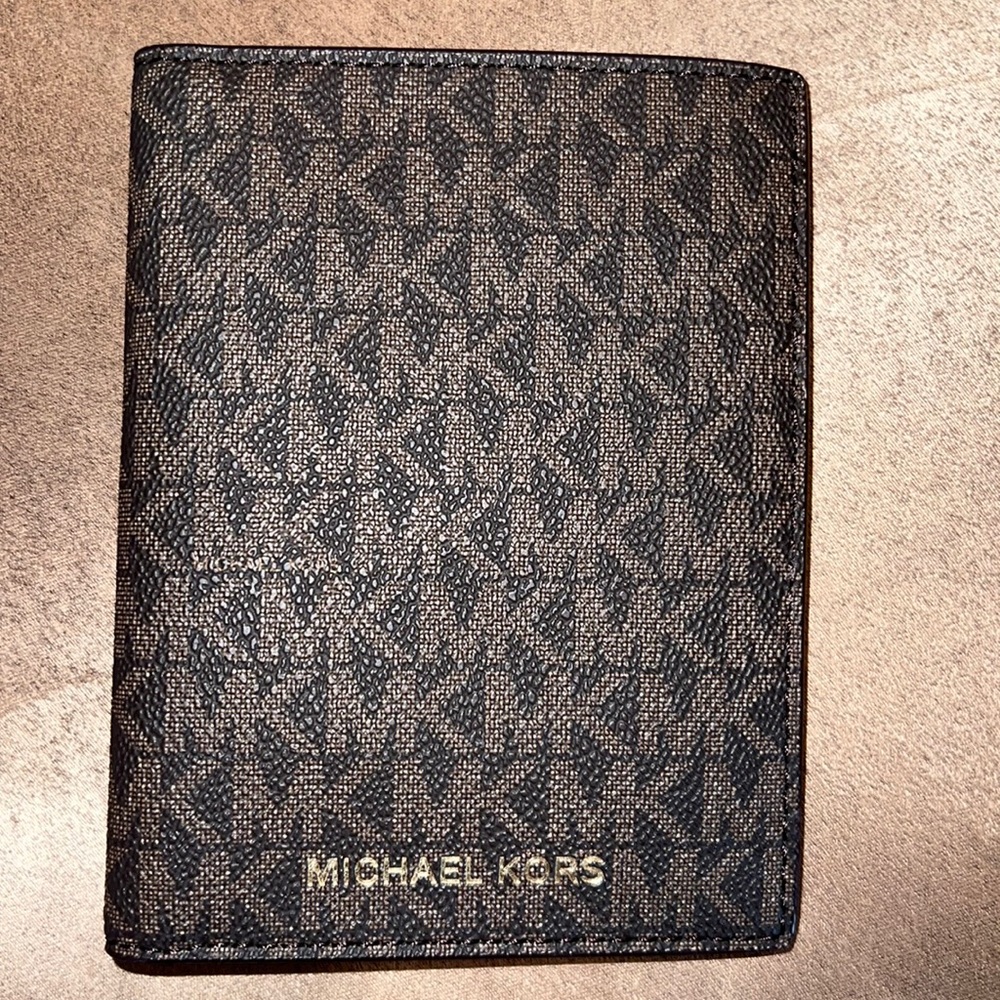 BRAND NEW Michael Kors Wallet